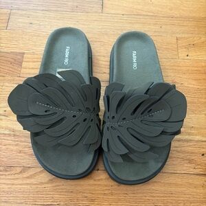Farm Rio Green Monstera Sandals Size 12